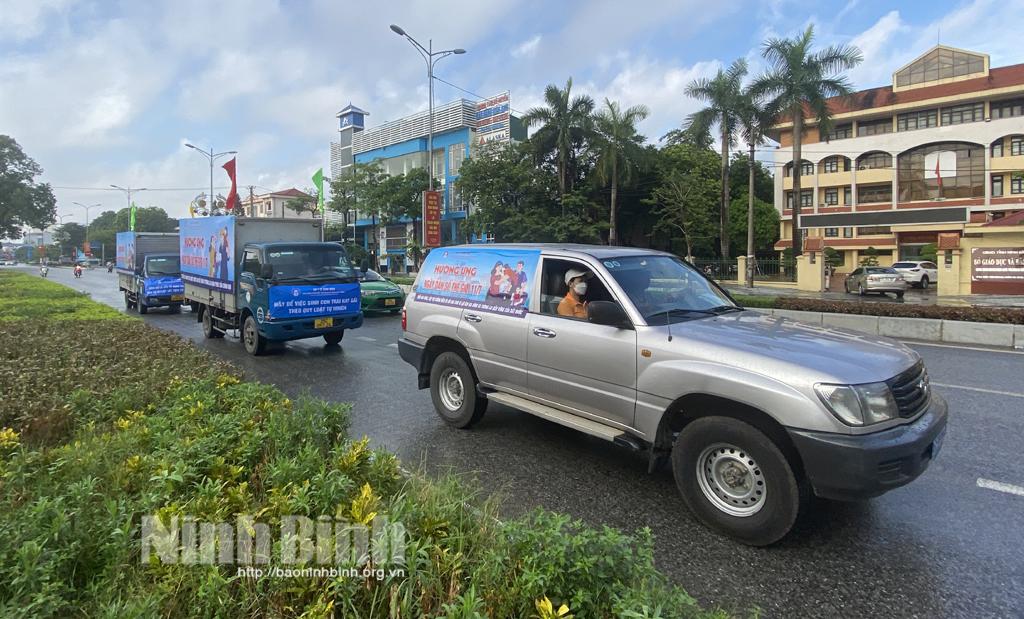 Diễu hành hưởng ứng kỷ niệm Ngày Dân số thế giới