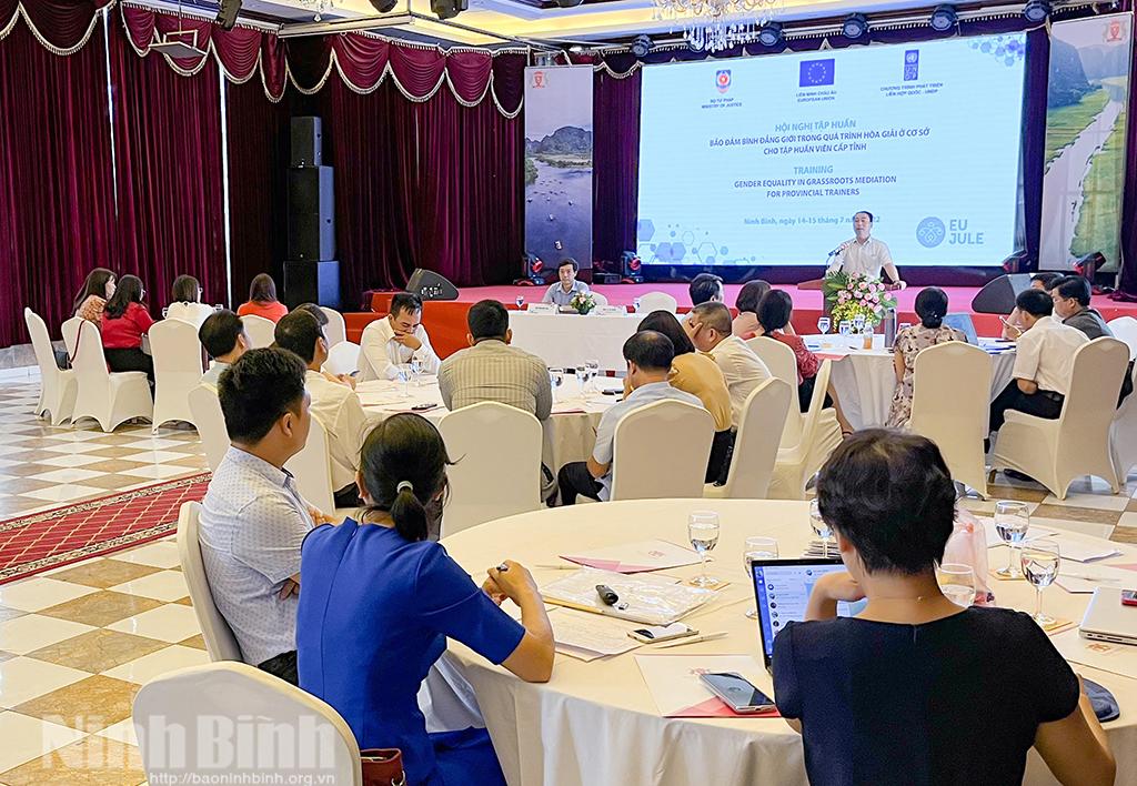 Tập huấn về bảo đảm bình đẳng giới trong hòa giải ở cơ sở