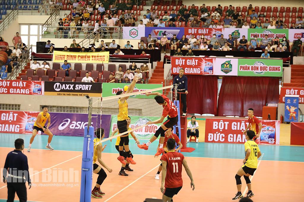 Bán kết Giải bóng chuyền vô địch quốc gia Cup Hóa chất Đức Giang 2022: Tràng An Ninh Bình đại thắng Hà Nội 3-0