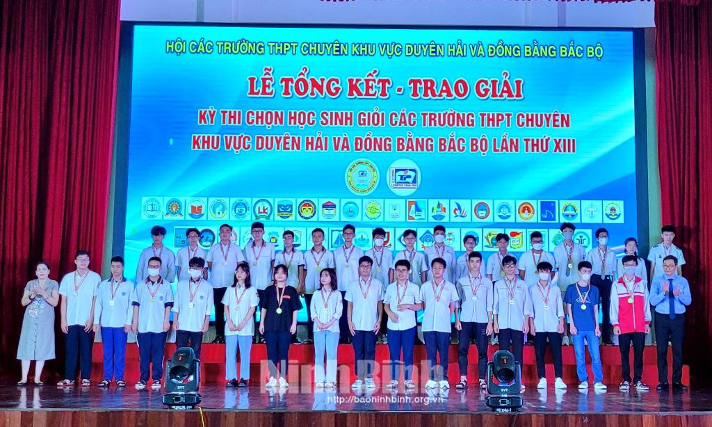 Trường THPT chuyên Lương Văn Tụy đạt 55 huy chương và giải thưởng trong Kỳ thi chọn HSG các trường THPT chuyên khu vực Duyên hải và Đồng bằng Bắc Bộ