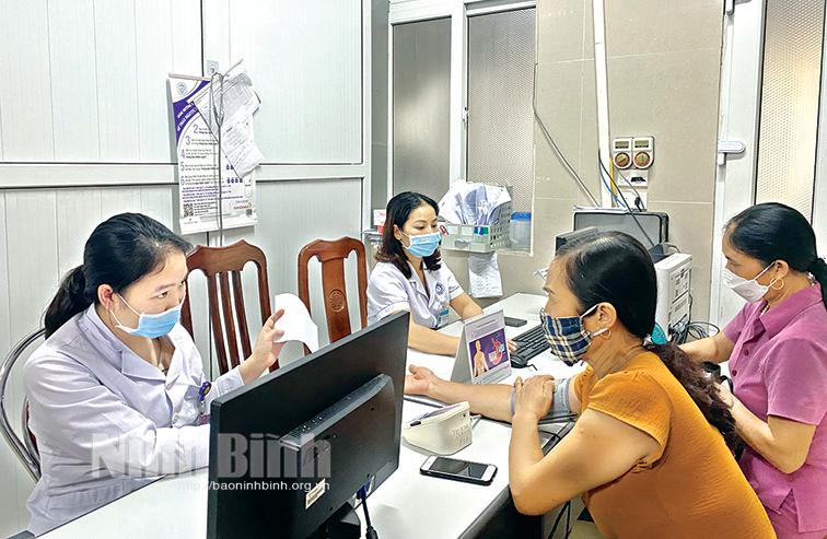 Từng bước tháo gỡ khó khăn do thiếu thuốc, vật tư y tế