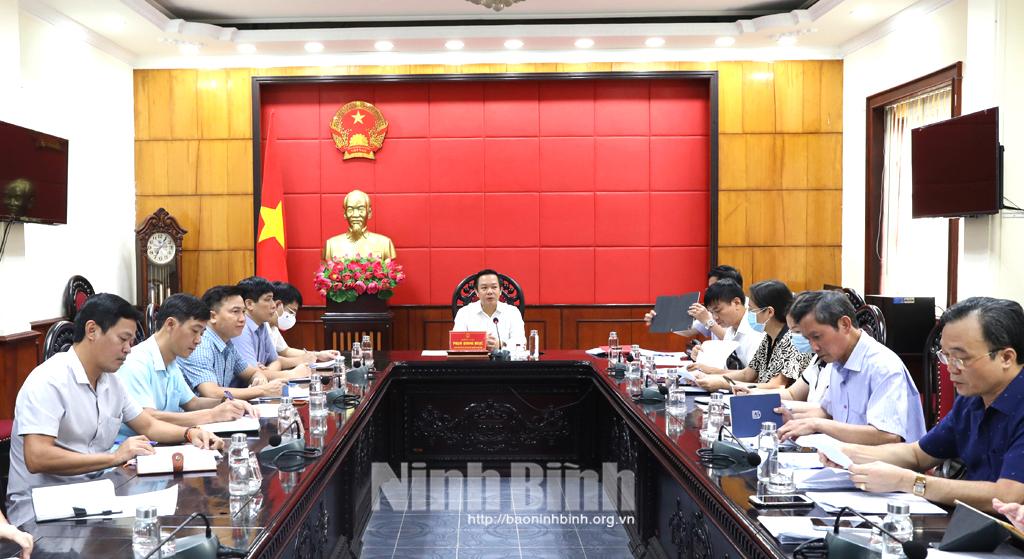 Hội nghị nghe báo cáo việc bảo đảm trang thiết bị, vật tư y tế, hóa chất, thuốc chữa bệnh phục vụ công tác khám, chữa bệnh cho nhân dân