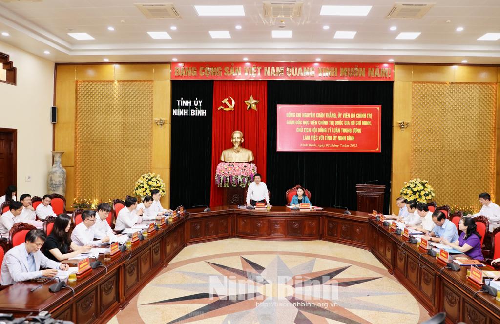 Đồng chí Nguyễn Xuân Thắng, Ủy viên Bộ Chính trị, Giám đốc Học viện Chính trị Quốc gia Hồ Chí Minh, Chủ tịch Hội đồng Lý luận Trung ương làm việc với Tỉnh ủy Ninh Bình