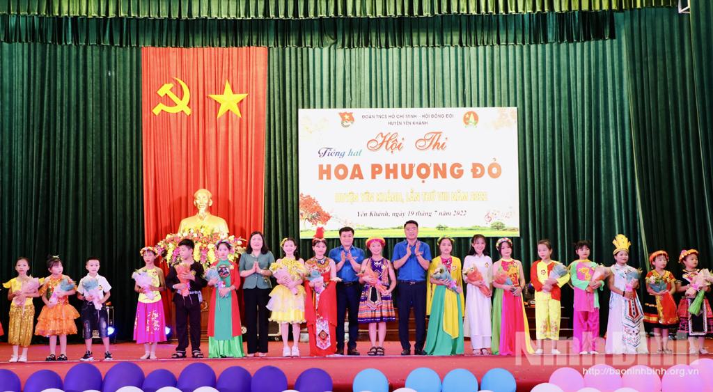 Hội thi "Tiếng hát hoa phượng đỏ" huyện Yên Khánh lần thứ VIII