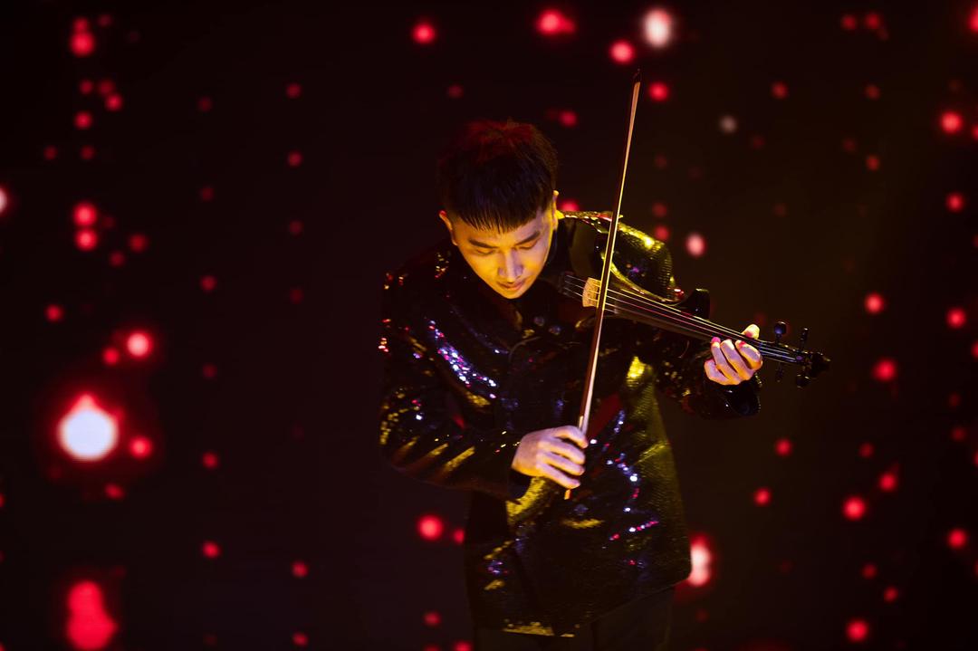 Nghệ sỹ violin đương đại Hoàng Rob: Thăng hoa từ đáy vực trầm cảm