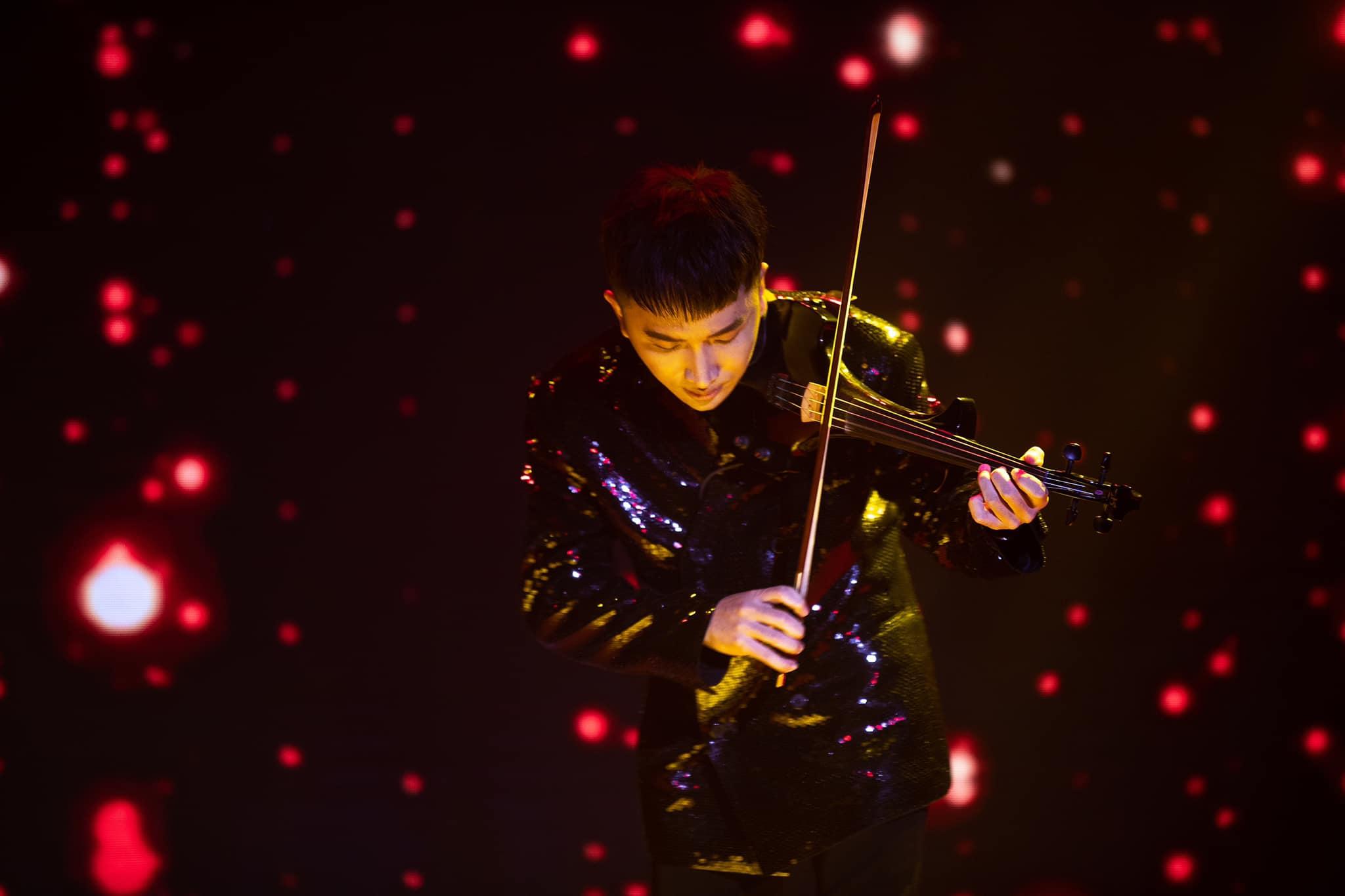 Nghệ sỹ violin đương đại Hoàng Rob: Thăng hoa từ đáy vực trầm cảm