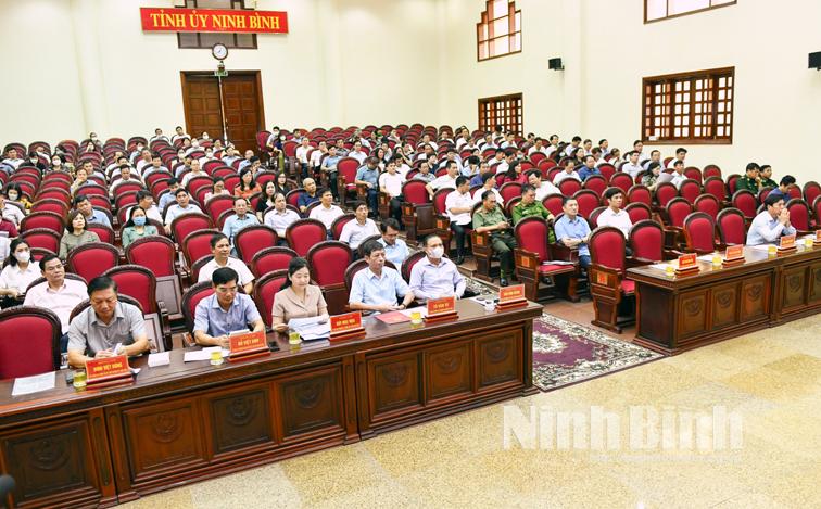 Nghiên cứu, học tập, quán triệt Nghị quyết Hội nghị Trung ương 5