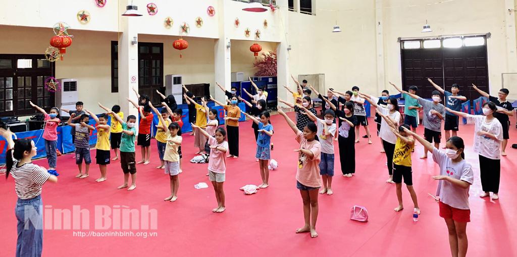 Những sân chơi bổ ích, an toàn cho trẻ trong ngày hè