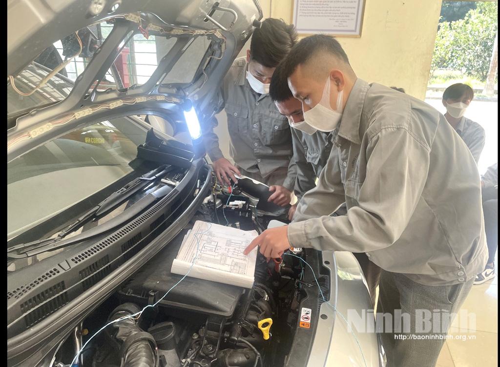 Lao động thất nghiệp không "mặn mà" học nghề miễn phí