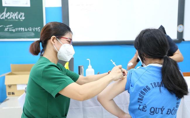 Hướng dẫn mới: Tiêm vaccine mũi 3 ngay sau khi khỏi bệnh, mũi 4 sau mũi 3 bốn tháng
