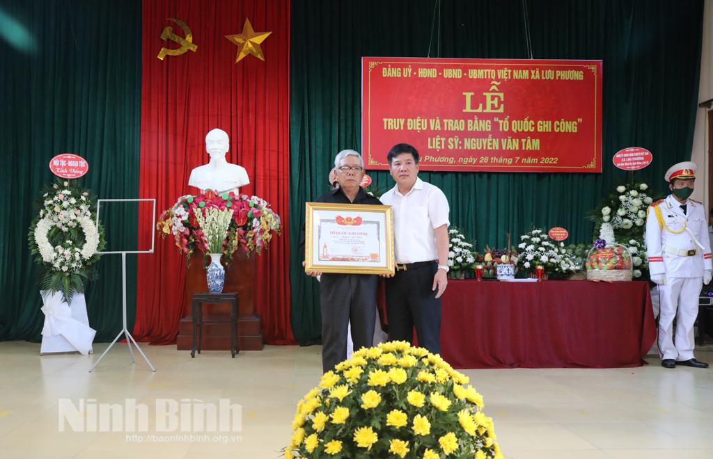 Lễ trao bằng "Tổ quốc ghi công" cho liệt sỹ Nguyễn Văn Tâm