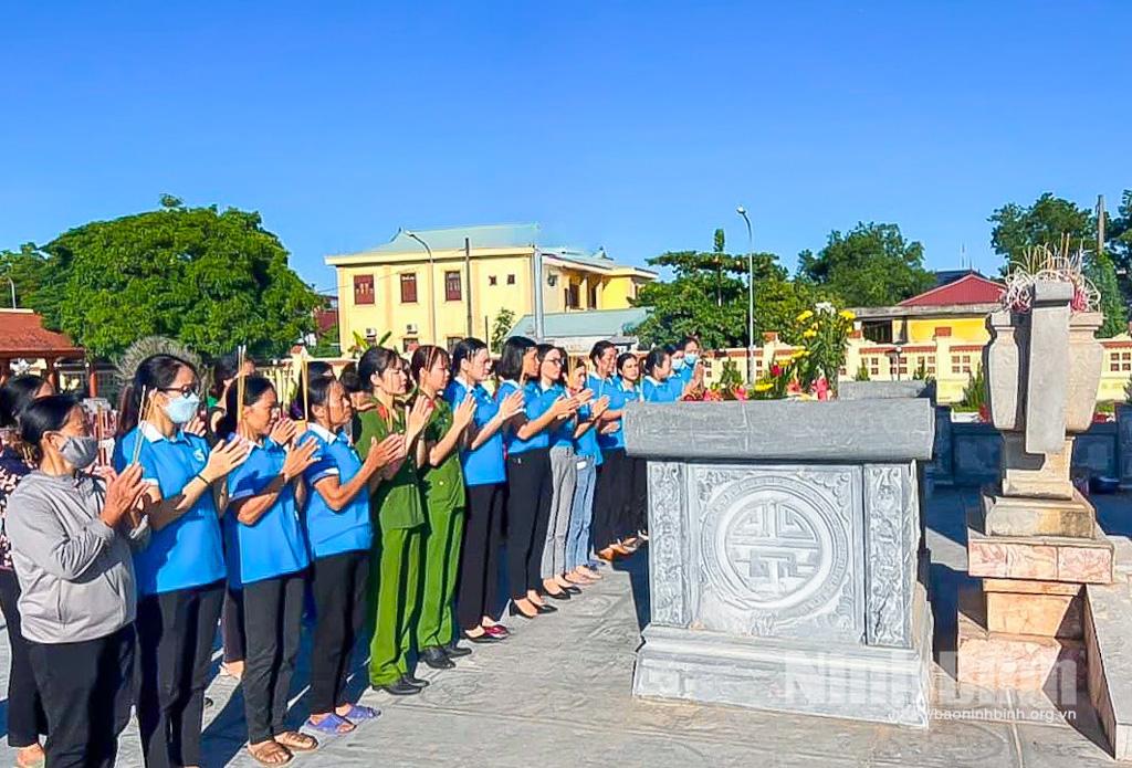 Các cấp Hội Phụ nữ với công tác "Đền ơn đáp nghĩa"