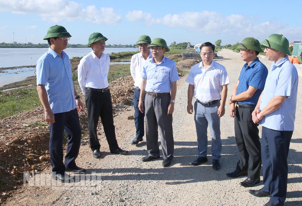 Lãnh đạo UBND tỉnh kiểm tra tiến độ thi công một số công trình, dự án phòng, chống thiên tai tại Kim Sơn