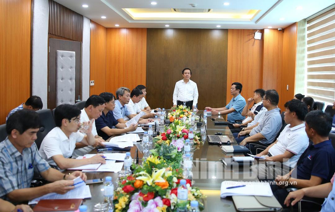 Đồng chí Chủ tịch UBND tỉnh kiểm tra hoạt động của các doanh nghiệp trong cụm công nghiệp Gia Vân