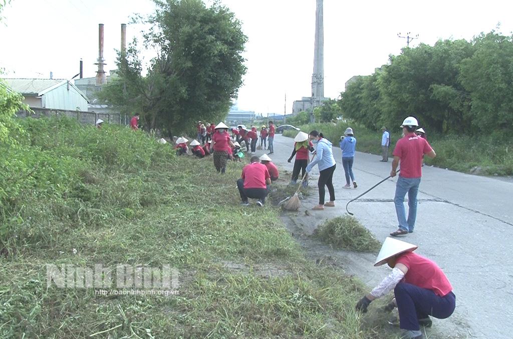 100% doanh nghiệp trong khu công nghiệp Khánh Phú tổ chức dọn vệ sinh môi trường định kỳ