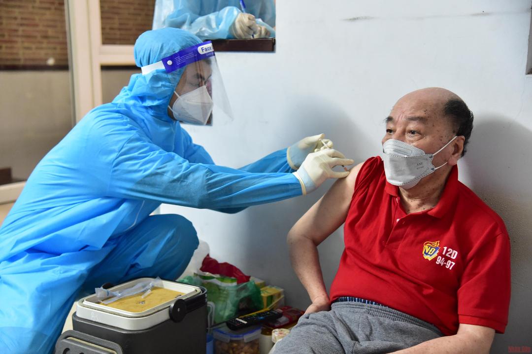 Nhiễm COVID-19 có được tính là tiêm vaccine mũi nhắc lại không?