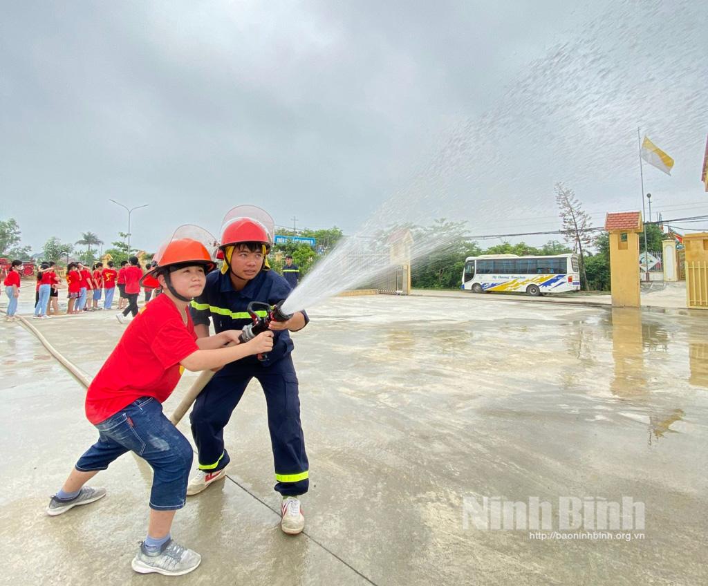 Tạo các sân "chơi và học" ý nghĩa cho trẻ em dịp hè