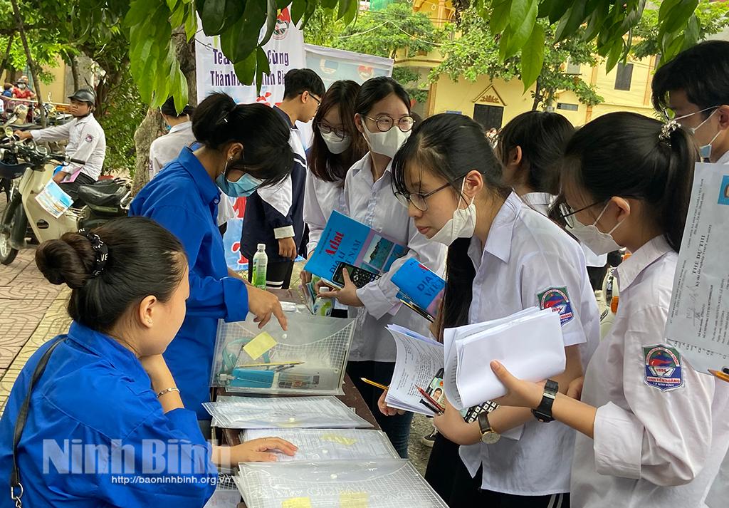 Ban Chỉ đạo kỳ thi tốt nghiệp THPT năm 2022 tỉnh kiểm tra công tác tổ chức thi