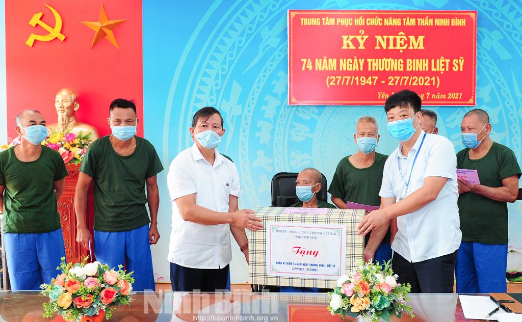Khắc sâu đạo lý "Uống nước nhớ nguồn"