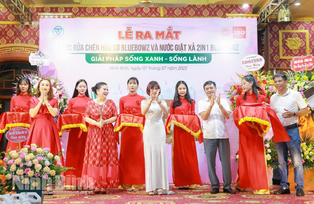 Ra mắt sản phẩm nước rửa chén hữu cơ Bluebowz và nước giặt xả 2 in 1 Bluebowz - "Giải pháp Sống xanh - Sống lành"