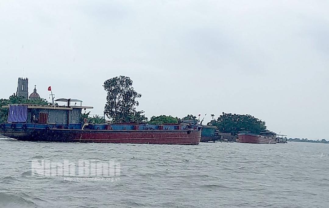 Kim Sơn khẩn trương kêu gọi tàu thuyền vào tránh trú bão