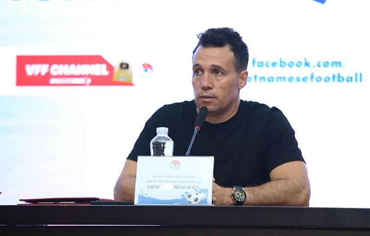 Tân HLV đội tuyển Futsal Việt Nam từng vô địch World Cup và Nam Mỹ