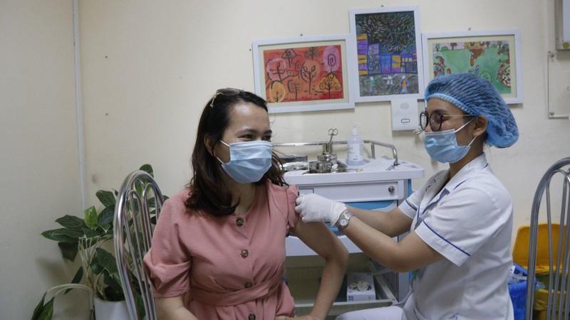 Cần tiêm vaccine COVID-19 củng cố miễn dịch cộng đồng