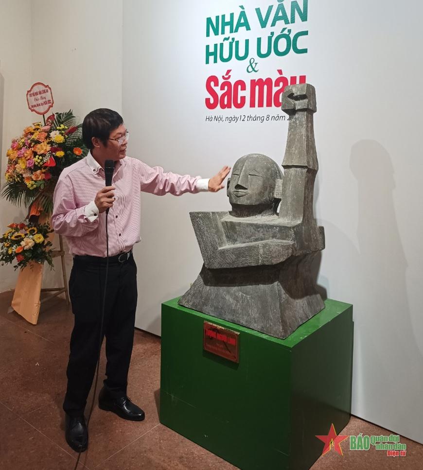 Triển lãm "Nhà văn Hữu Ước và Sắc màu"