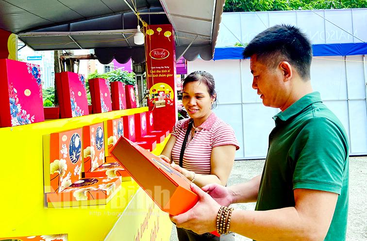 Thị trường bánh Trung thu nhộn nhịp vào "vụ sớm"