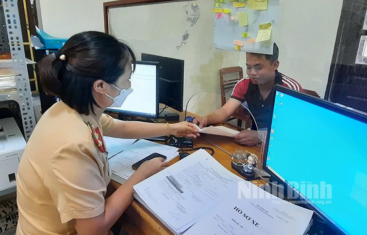 Hoa Lư: Tháo gỡ khó khăn trong giải quyết dịch vụ công trực tuyến