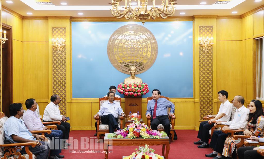 Lãnh đạo tỉnh tiếp xã giao Đoàn công tác Hội Hữu nghị và Hợp tác Văn hóa Ấn Độ thăm và làm việc tại Ninh Bình