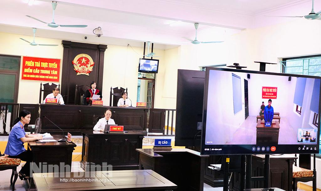 Tòa án nhân dân thành phố Ninh Bình tổ chức phiên tòa xét xử trực tuyến