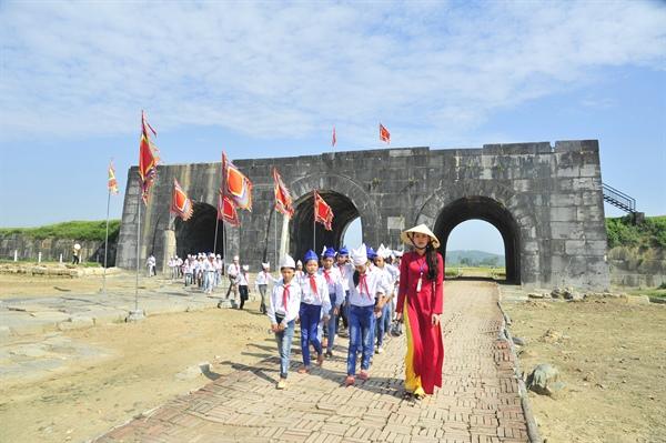 Phát động Cuộc thi ảnh nghệ thuật "Về miền di tích, danh thắng xứ Thanh"