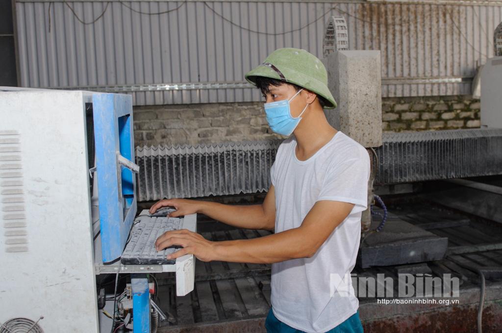 Chàng trai trẻ với niềm đam mê "thồi hồn vào đá"