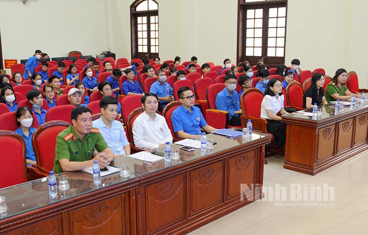 Thành đoàn Ninh Bình tuyên truyền thực hiện Đề án chuyển đổi số Quốc gia