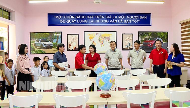 Trao tặng thư viện cho Trường Tiểu học Gia Lạc