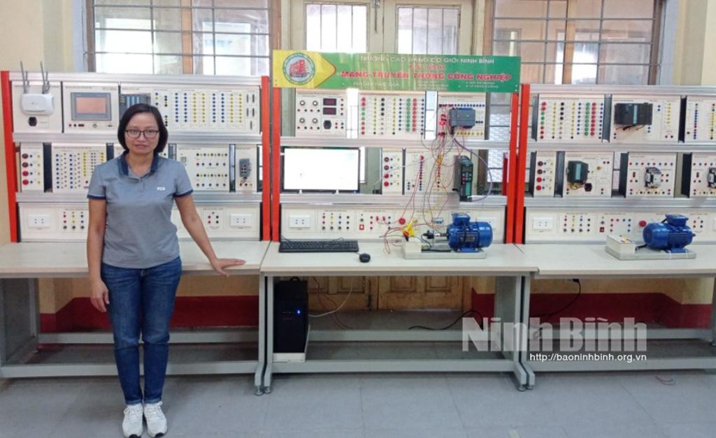 Cô giáo trẻ và niềm đam mê sáng chế thiết bị dạy nghề