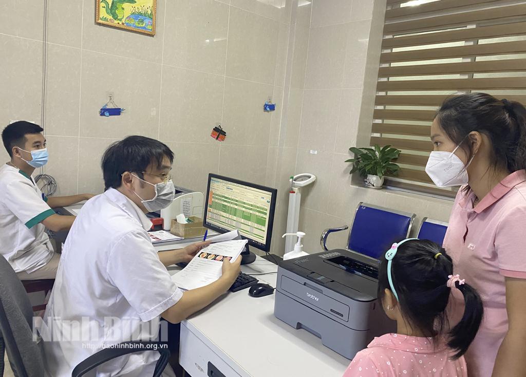 Cơ sở y tế đẩy mạnh thanh toán viện phí không dùng tiền mặt