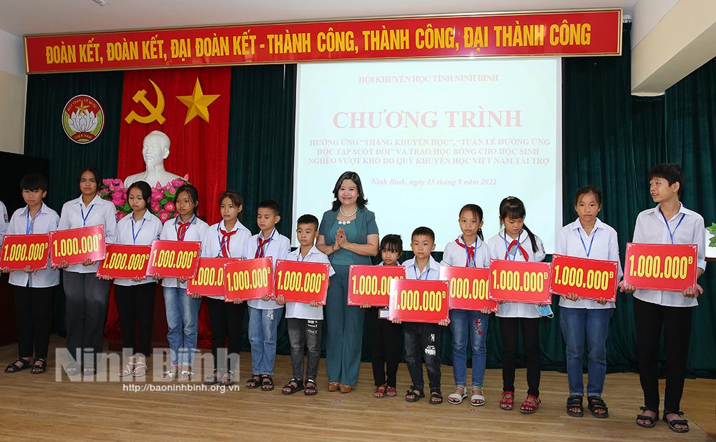 Chương trình hưởng ứng Tháng khuyến học
