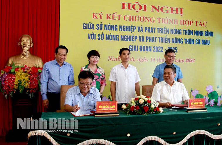 Ninh Binh, Ca Mau sign cooperation programme for 2022-2025 period