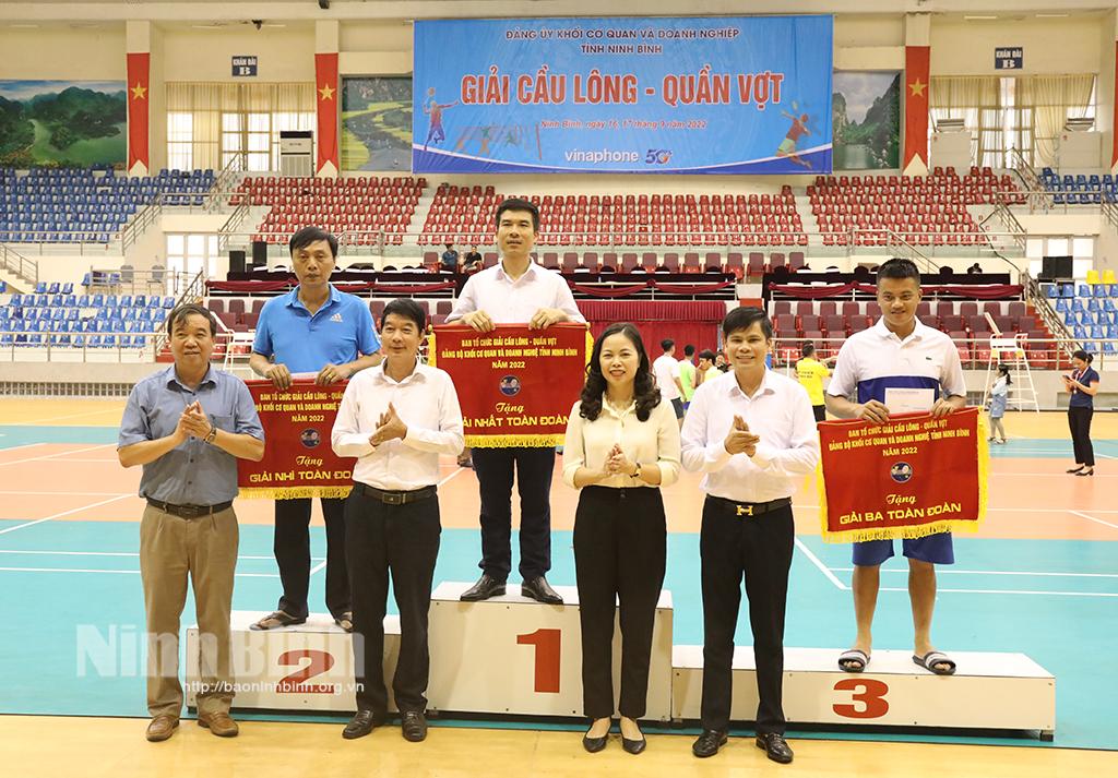 Chung kết và trao thưởng Giải Cầu lông, quần vợt Đảng bộ khối Cơ quan và Doanh nghiệp tỉnh