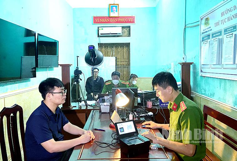 Thực hiện đợt cao điểm thu nhận hồ sơ, cấp căn cước công dân gắn chíp