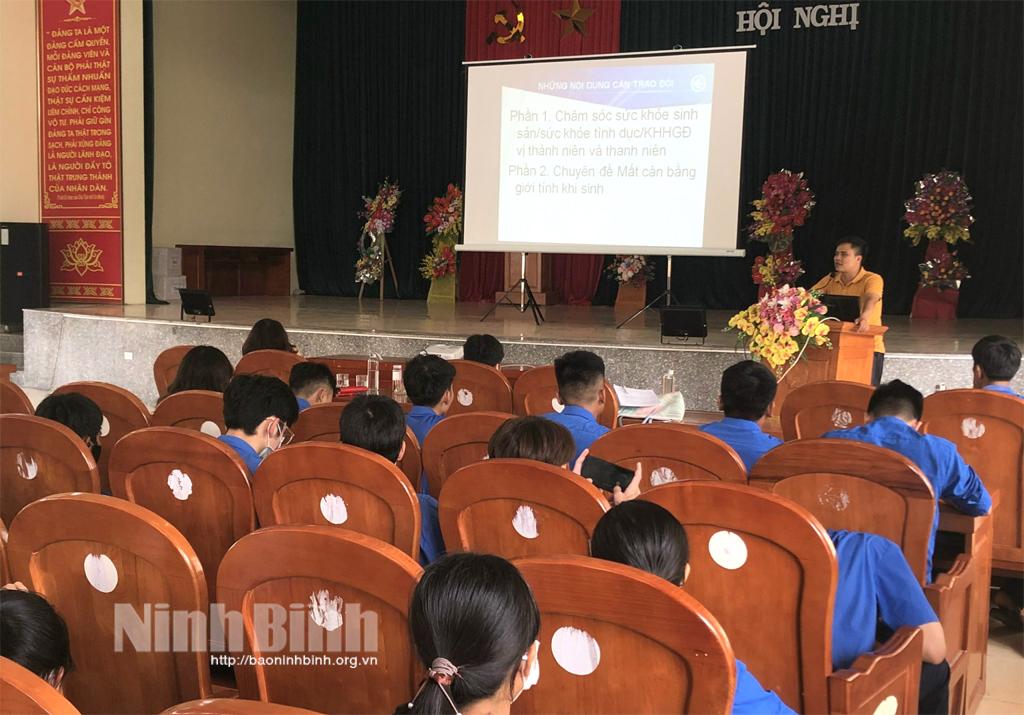 Phổ biến kiến thức về dân số cho đoàn viên thanh niên 5 xã của huyện Yên Mô