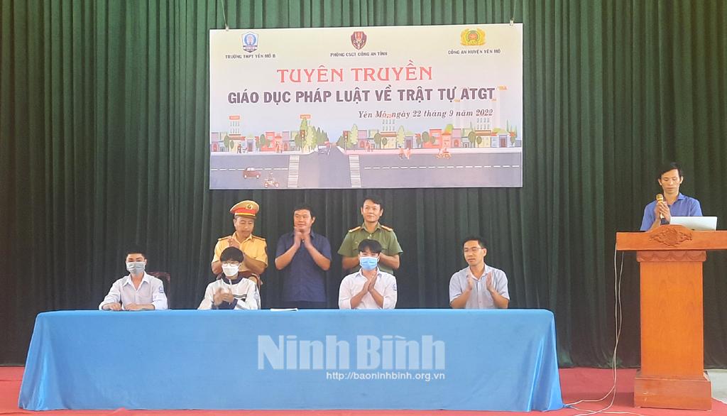 Tuyên truyền pháp luật về ATGT cho học sinh Trường THPT Yên Mô B