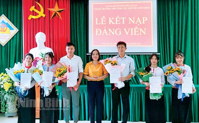 Công tác phát triển đảng viên: Chú trọng mở rộng đối tượng