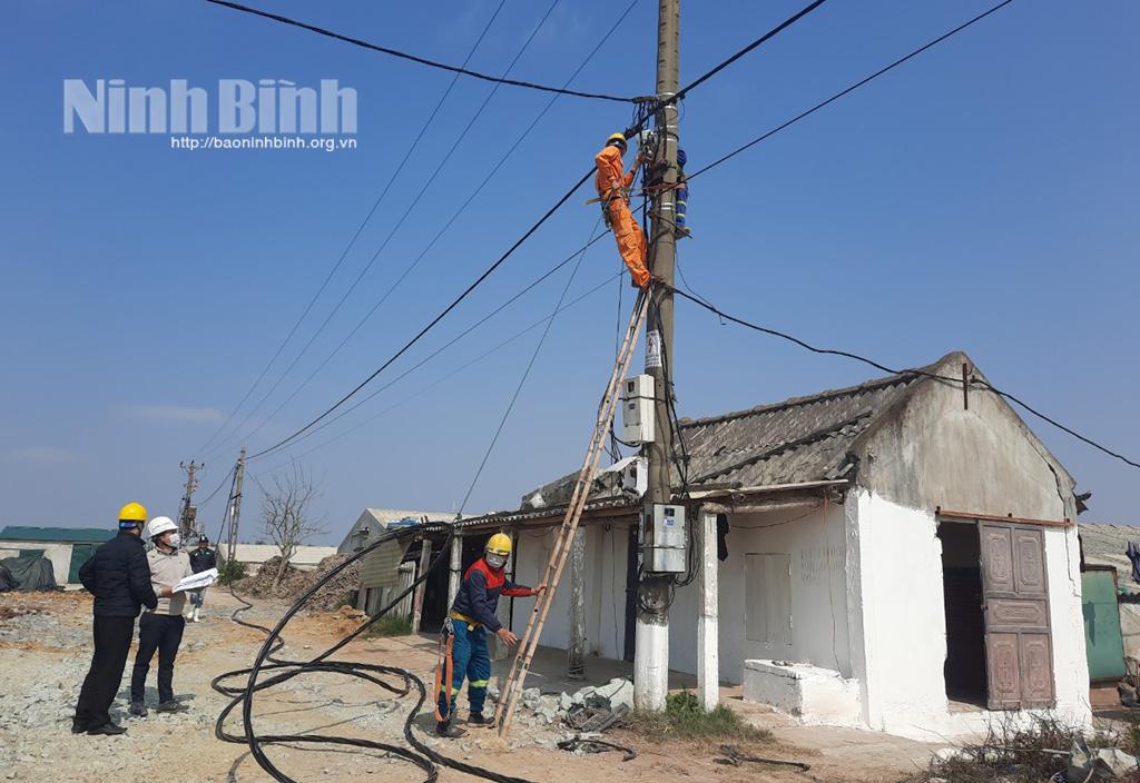 Công ty Điện lực Ninh Bình chú trọng đầu tư công trình xây dựng lưới điện