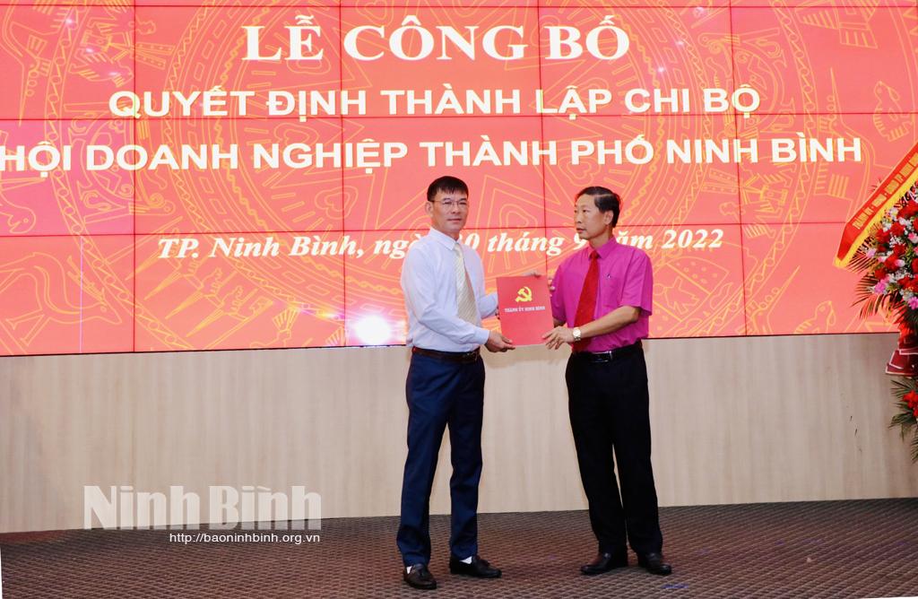 Công bố quyết định thành lập chi bộ Hội Doanh nghiệp thành phố Ninh Bình