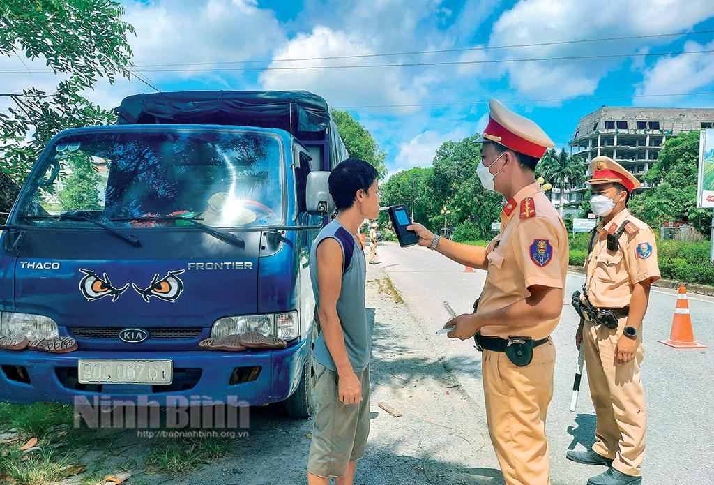 Đảm bảo trật tự an toàn giao thông cần được thực hiện kiên trì, liên tục