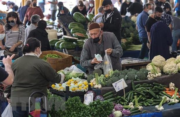 Các nước hỗ trợ người dân xoay xở trong khủng hoảng chi phí sinh hoạt