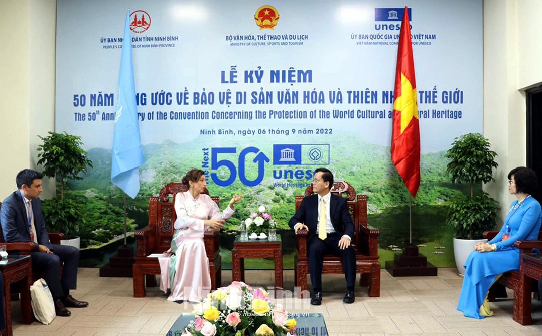 Chủ tịch Ủy ban Quốc gia UNESCO Việt Nam làm việc với Tổng Giám đốc UNESCO